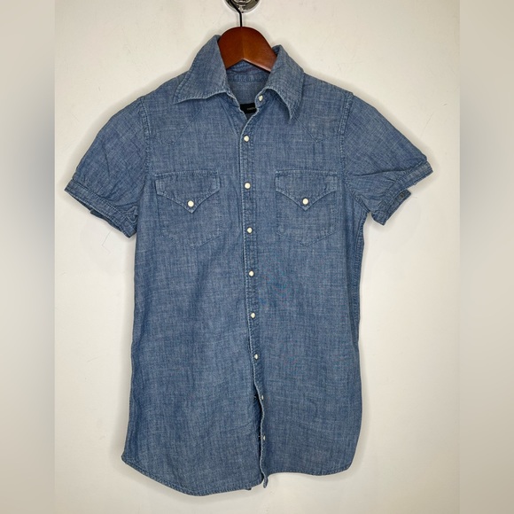 D Squared chambray denim, snap front, t-shirt. - Picture 1 of 3